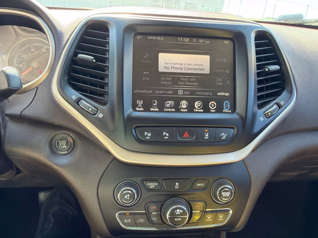 Used 2014 Jeep Cherokee Trailhawk w/ Technology Group AWD/4WD image 11