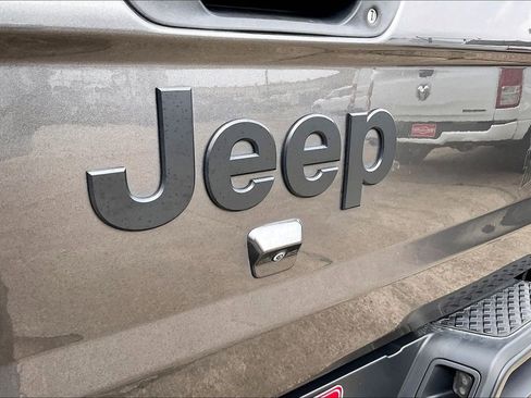 Used 2024 Jeep Gladiator Sport image 27