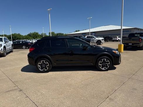 Used 2017 Subaru Crosstrek 2.0i Premium w/ Moonroof Package AWD/4WD image 8