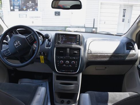 Used 2019 Dodge Grand Caravan SE image 20