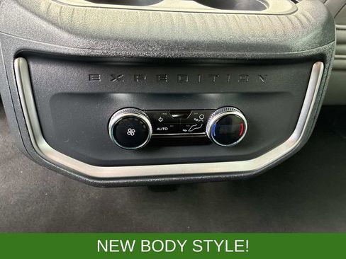 Used 2025 Ford Expedition Active image 21