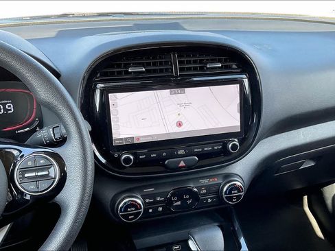 Used 2024 Kia Soul S FWD image 13