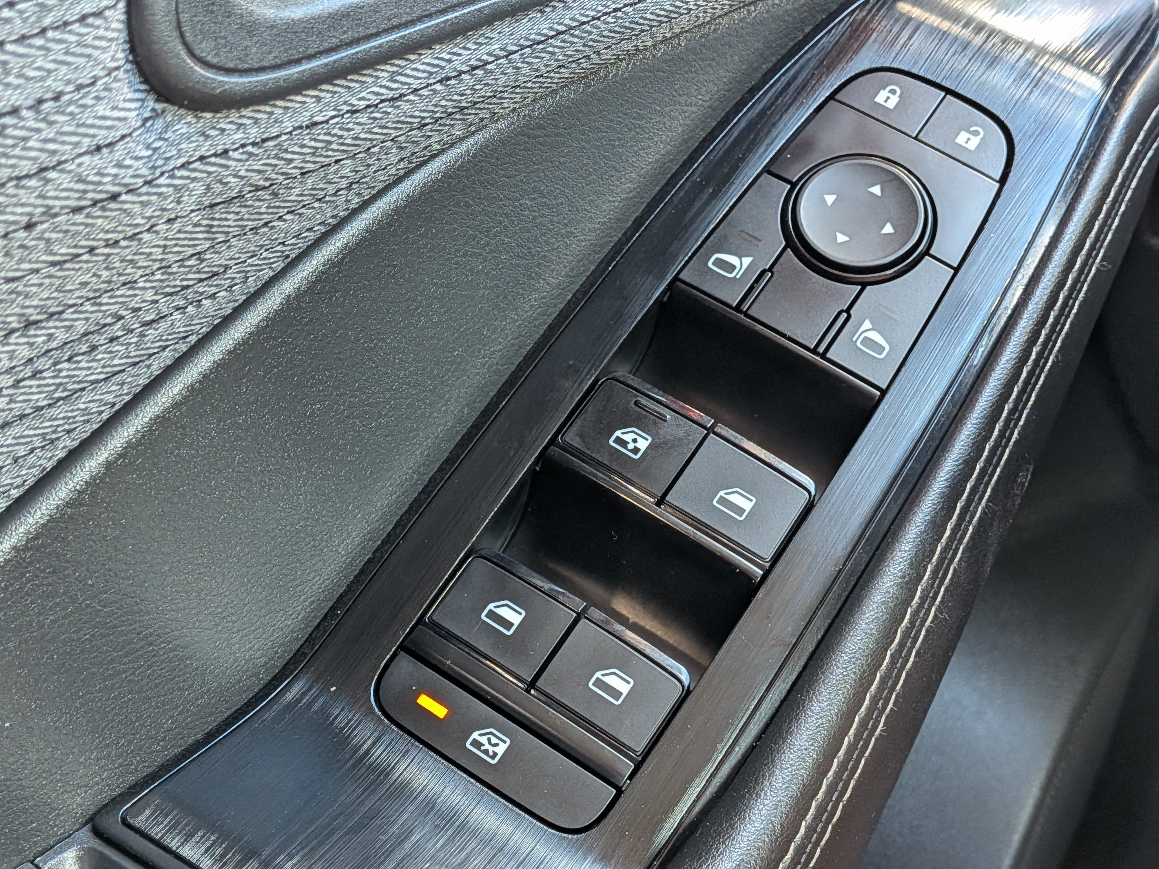 Used 2023 Nissan Rogue SV FWD image 22