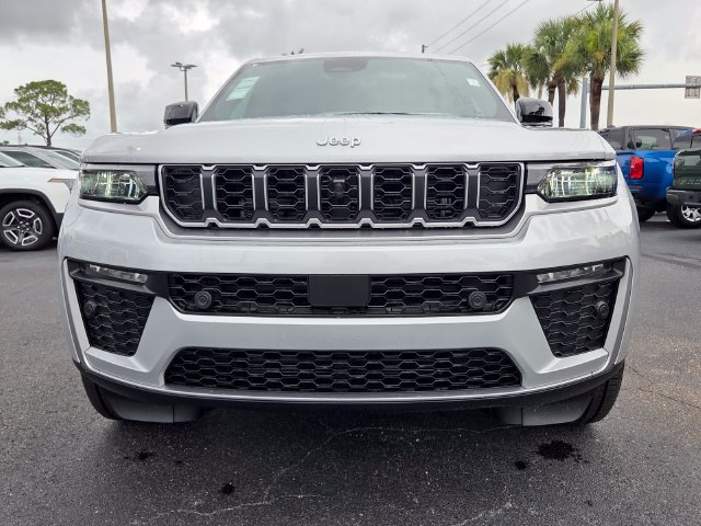 New 2026 Jeep Grand Cherokee Limited w/ Luxury Tech Group II RWD image 4