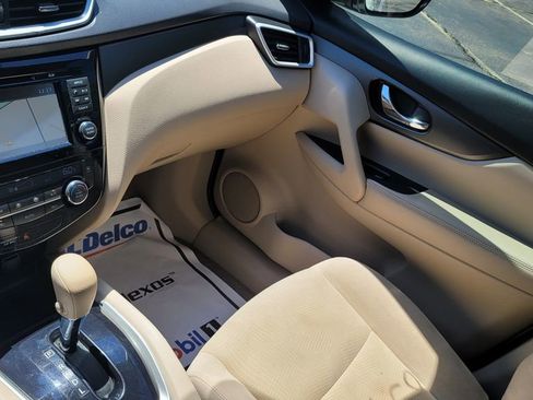 Used 2015 Nissan Rogue SV w/ SV Premium Package FWD image 23