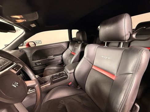 Used 2009 Dodge Challenger SRT8 w/ SRT Option Group II RWD image 40