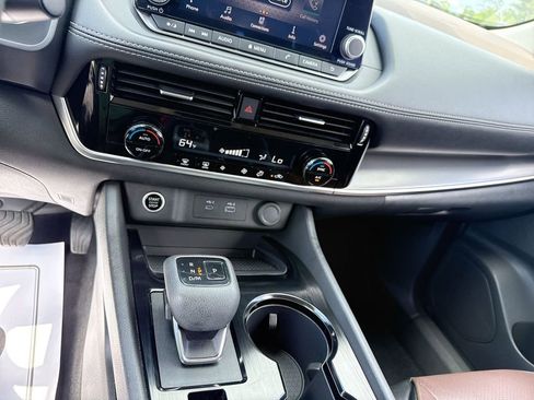 Used 2022 Nissan Rogue SV AWD/4WD image 18