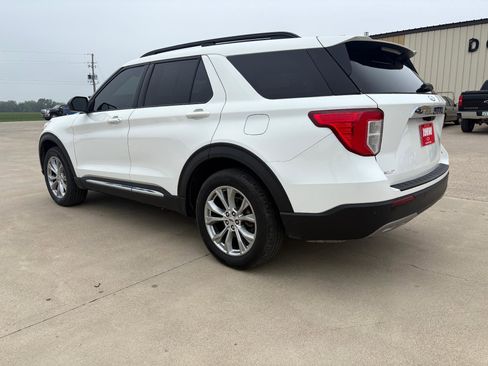 Used 2020 Ford Explorer XLT w/ Equipment Group 202A AWD/4WD image 4