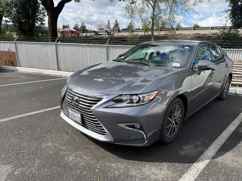 Used 2017 Lexus ES 350 w/ Navigation System Package image 3