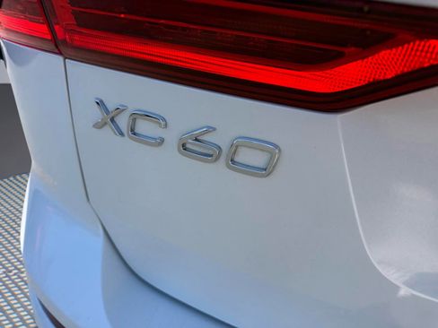 Used 2018 Volvo XC60 T5 Momentum w/ Convenience Package AWD/4WD image 6