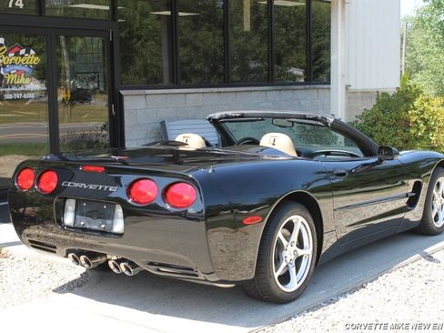 Used 2002 Chevrolet Corvette Convertible w/ Preferred Equipment Group2 image 19