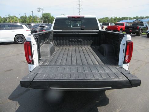 Used 2024 GMC Sierra 1500 AT4 w/ Technology Package AWD/4WD image 8