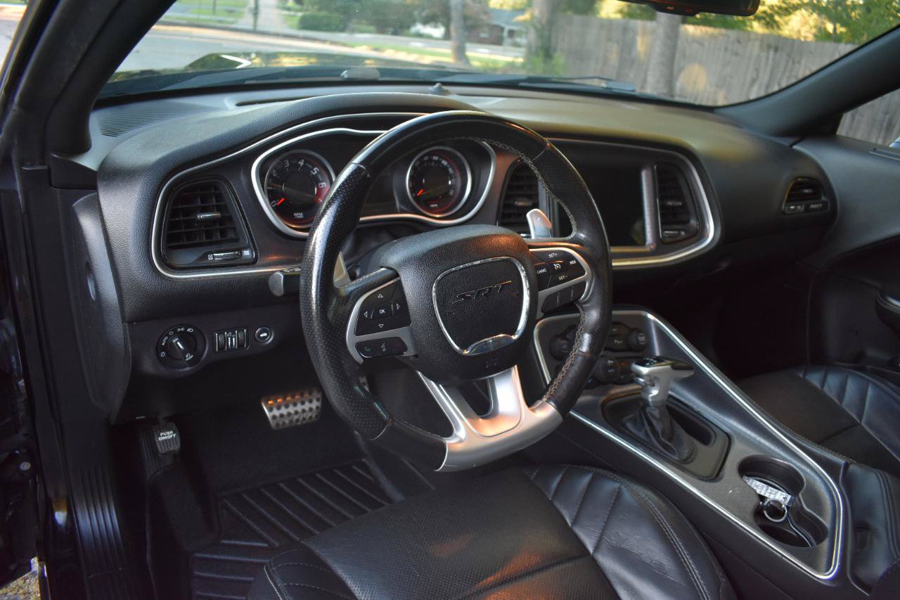 Used 2016 Dodge Challenger SRT RWD image 14