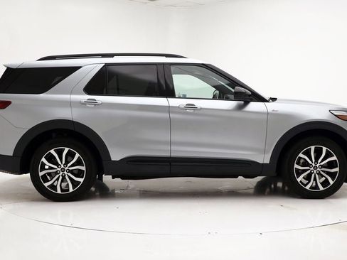 Used 2022 Ford Explorer ST-Line w/ Class IV Trailer Tow Package image 2