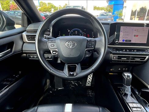 Used 2025 Toyota Camry SE FWD image 5
