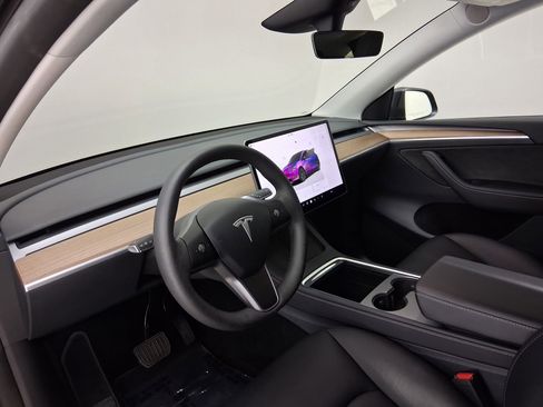 Used 2024 Tesla Model Y Long Range image 2
