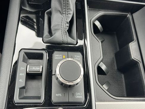 Used 2024 Toyota Sequoia Limited image 40