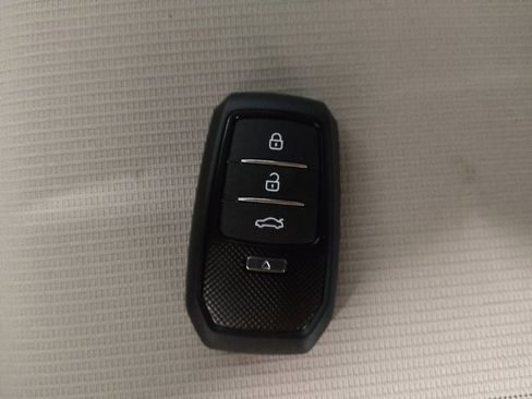 Used 2025 Hyundai Venue SEL FWD image 32