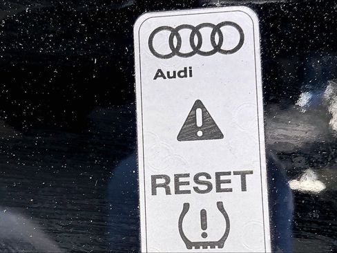 Used 2021 Audi Q7 3.0T Premium Plus image 35