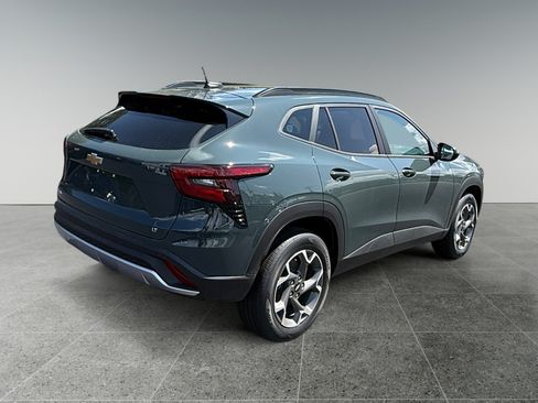 New 2026 Chevrolet Trax LT w/ Driver Confidence Package FWD image 5
