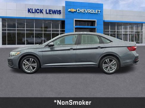 Used 2024 Volkswagen Jetta SE image 4