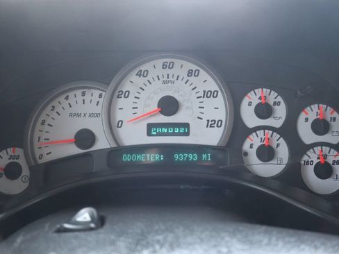 Used 2003 HUMMER H2 w/ Preferred Equipment Group AWD/4WD image 34
