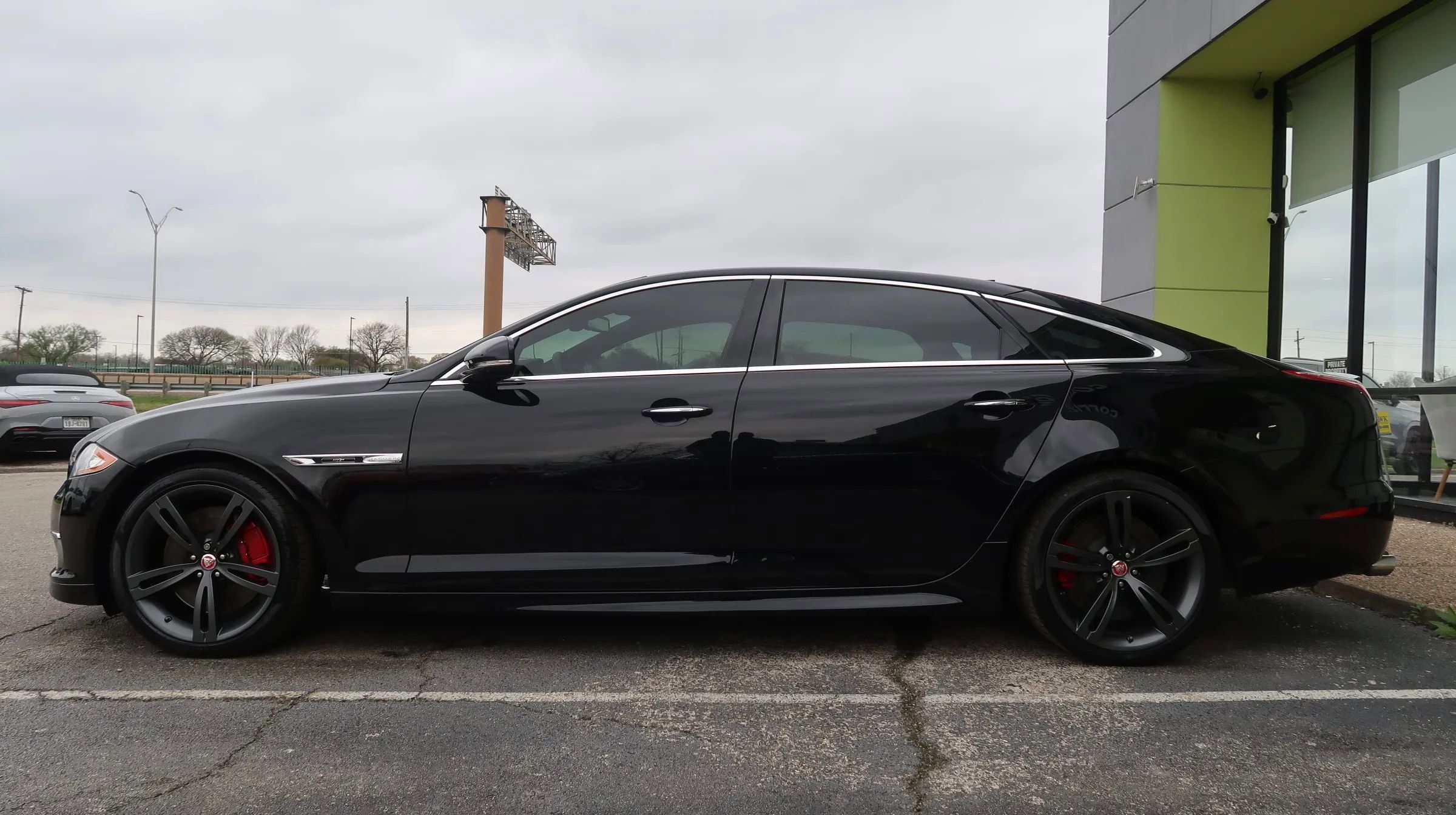 Used 2014 Jaguar XJ R LWB RWD image 7