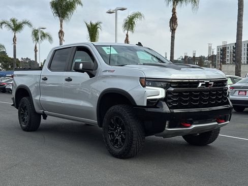 Used 2022 Chevrolet Silverado 1500 ZR2 w/ Technology Package image 4