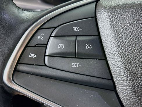 Used 2017 Cadillac XT5 Luxury w/ Driver Awareness Package FWD image 9