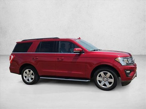 Used 2018 Ford Expedition XLT w/ Equipment Group 202A AWD/4WD image 4