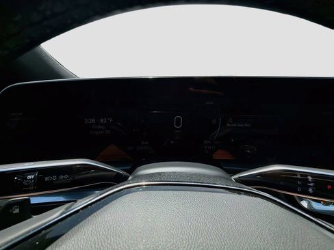 Used 2024 Cadillac Lyriq Tech RWD image 39