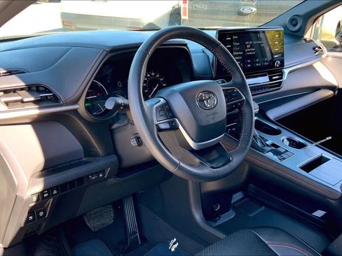 Used 2024 Toyota Sienna XSE image 17