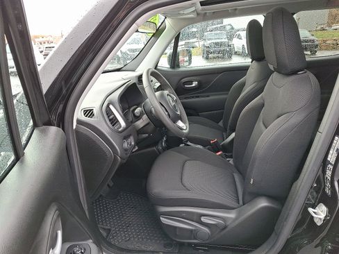 Used 2023 Jeep Renegade Latitude w/ Sun & Fun Group image 13