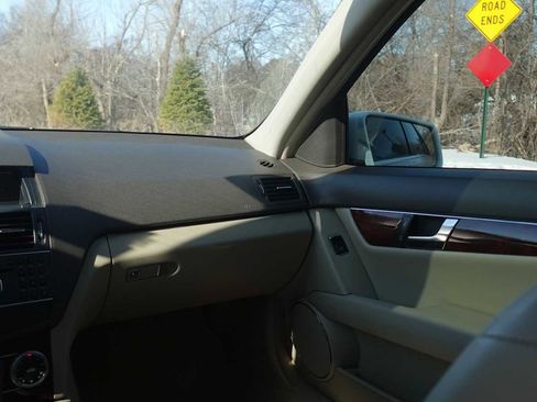 Used 2011 Mercedes-Benz C 300 Sport image 29