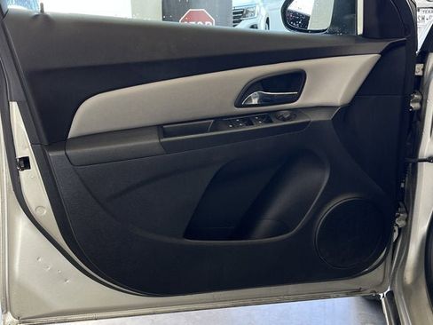Used 2014 Chevrolet Cruze LS image 9