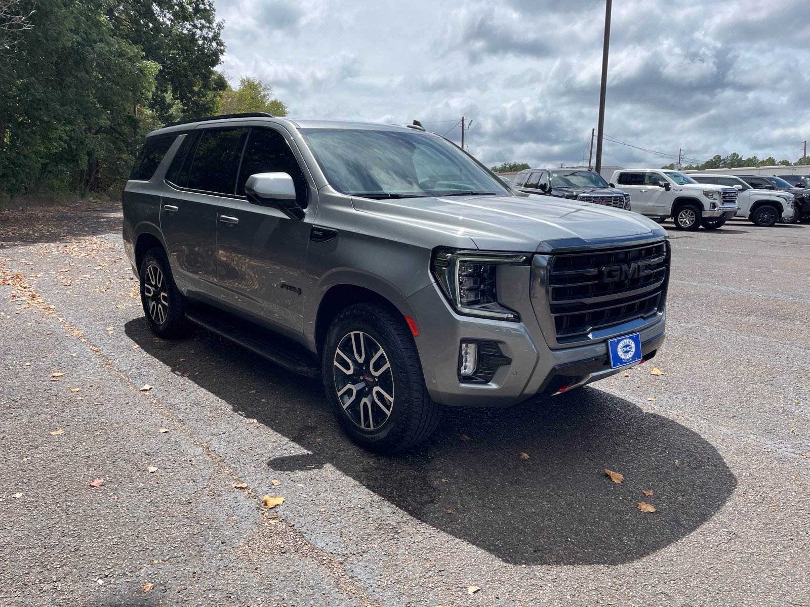 Used 2024 GMC Yukon AT4 w/ Technology Package AWD/4WD image 9