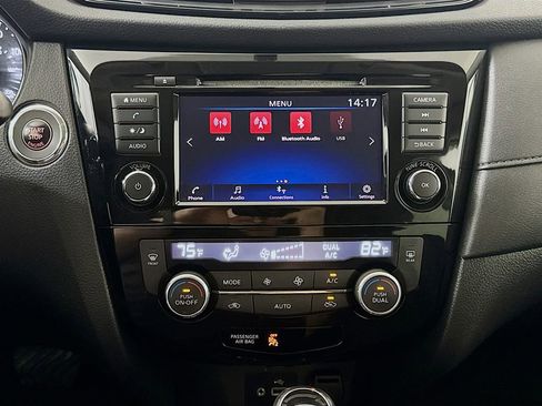 Used 2018 Nissan Rogue SV image 14