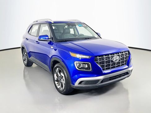 Used 2025 Hyundai Venue Limited FWD image 3