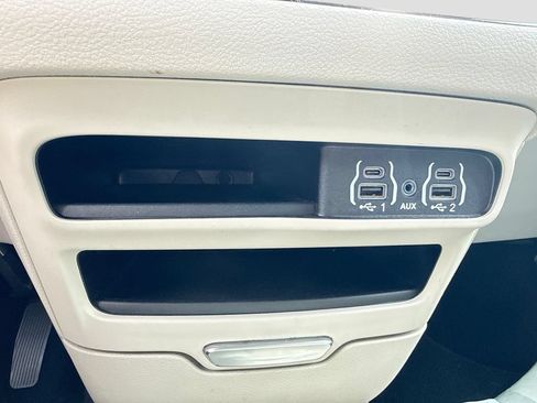 Used 2024 Chrysler Pacifica Touring-L FWD image 19