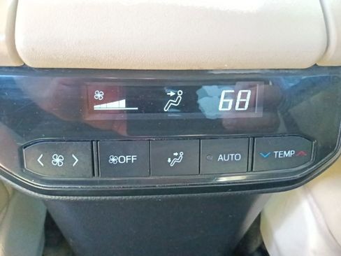 Used 2023 Toyota Highlander XLE FWD image 28
