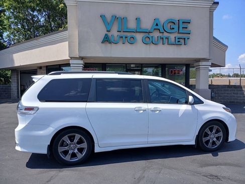 Used 2019 Toyota Sienna SE FWD image 22