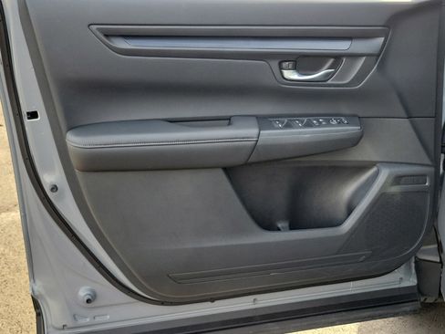 Used 2023 Honda CR-V LX image 13