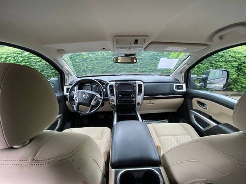 Used 2018 Nissan Titan SV w/ SV Convenience Package image 11