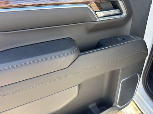 Used 2023 Chevrolet Silverado 1500 LT image 12