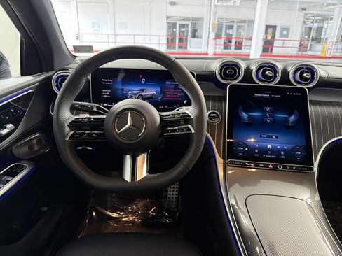 Used 2025 Mercedes-Benz GLC 300 4MATIC image 16