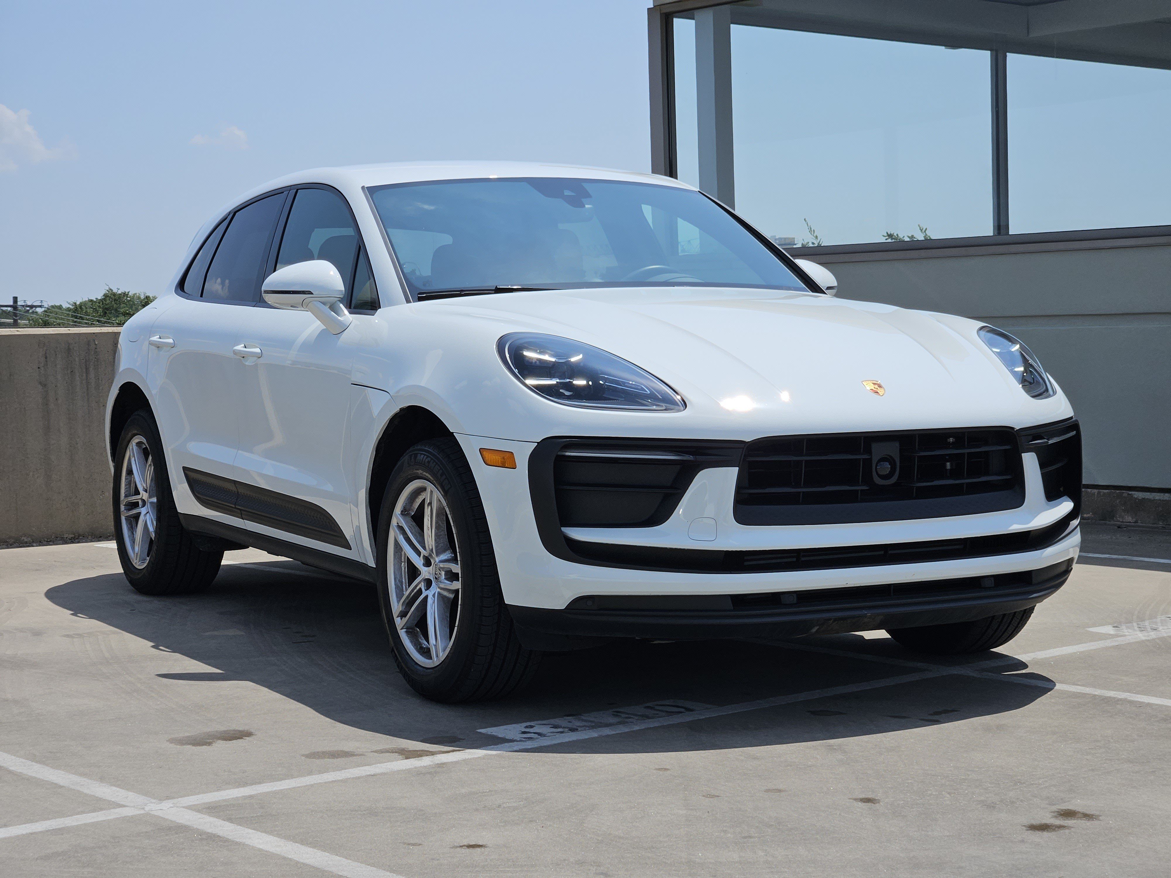 Certified 2026 Porsche Macan AWD/4WD image 10