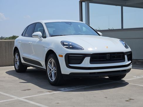 Certified 2026 Porsche Macan AWD/4WD image 10