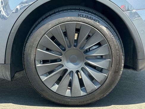 Used 2021 Tesla Model Y Long Range AWD/4WD image 31