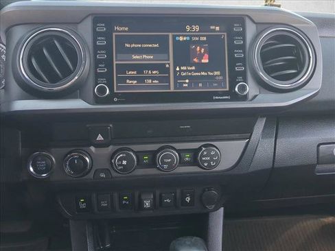 Used 2020 Toyota Tacoma TRD Off-Road w/ Technology Package AWD/4WD image 14