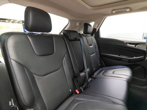 Used 2019 Ford Edge Titanium w/ Equipment Group 301A AWD/4WD image 37